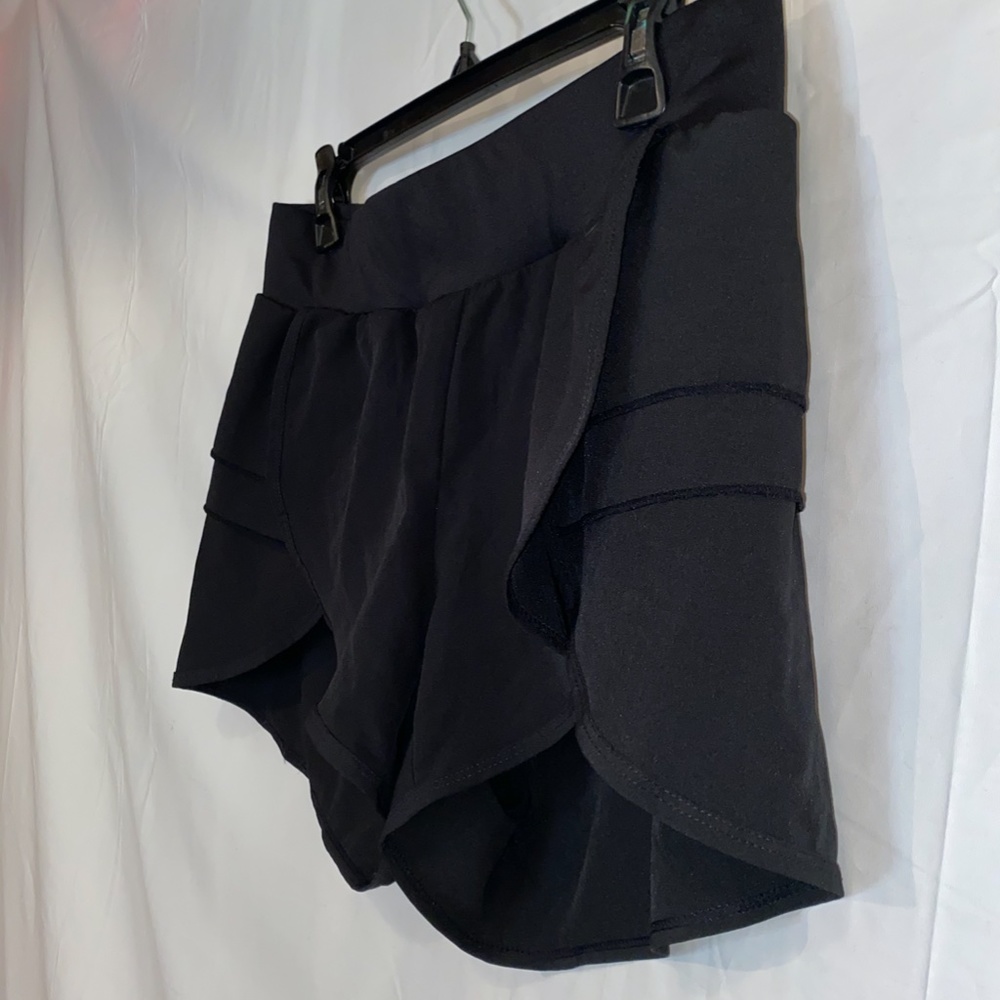 TONED frill running shorts